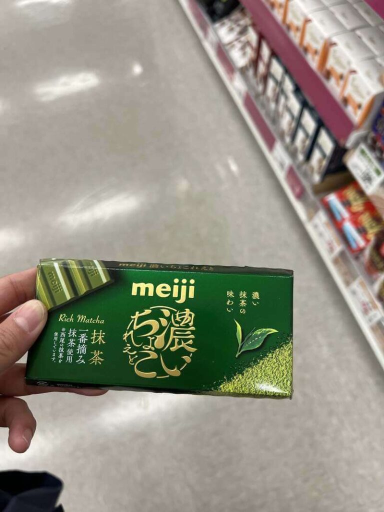meiji濃いちょこれえと抹茶はイオンに売ってるよ♪