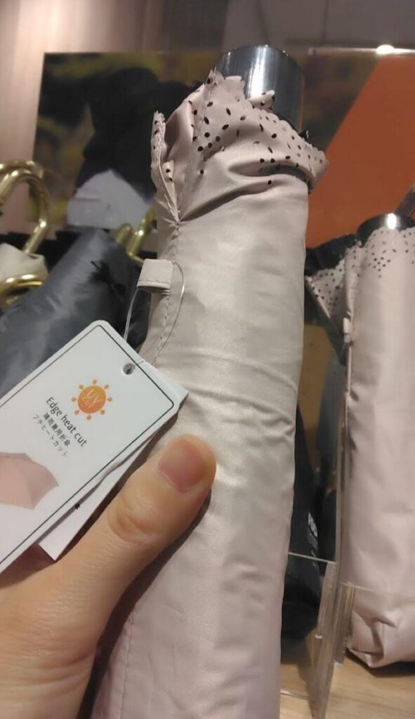 折り畳み傘スリーコインズに売ってたよ♪