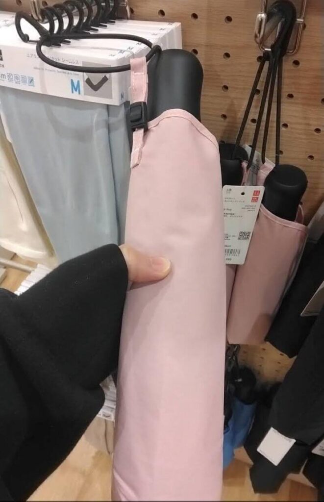 折り畳み傘ユニクロに売ってたよ♪
